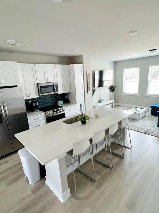 Brand New Build 10 Min- Uptown Villa Charlotte Exterior foto