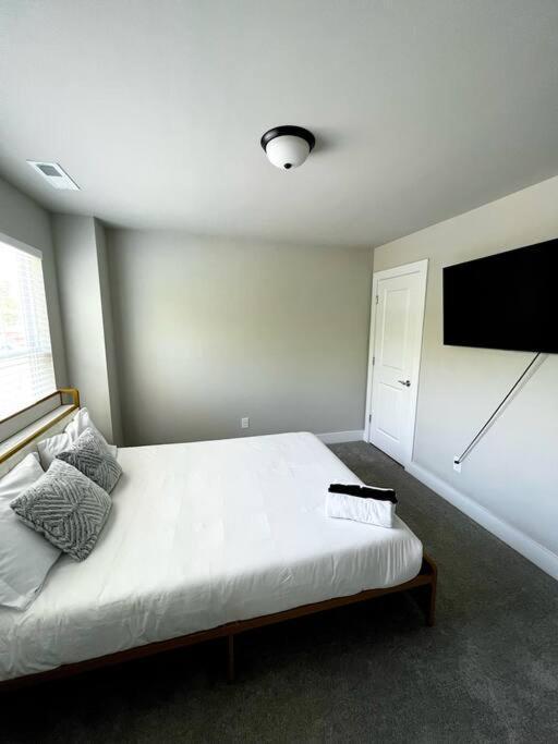 Brand New Build 10 Min- Uptown Villa Charlotte Exterior foto