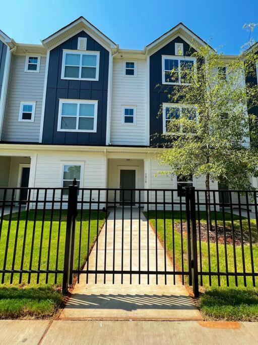 Brand New Build 10 Min- Uptown Villa Charlotte Exterior foto
