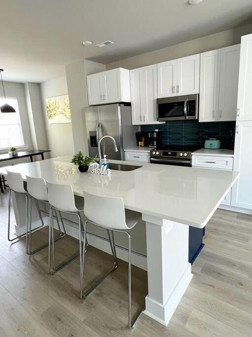 Brand New Build 10 Min- Uptown Villa Charlotte Exterior foto
