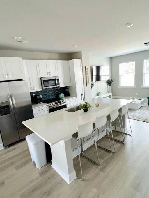 Brand New Build 10 Min- Uptown Villa Charlotte Exterior foto